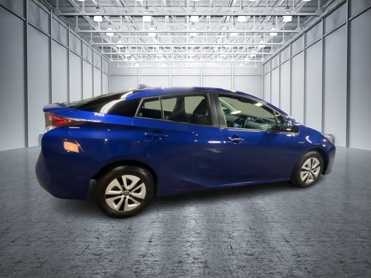 2017 Toyota Prius Three 8