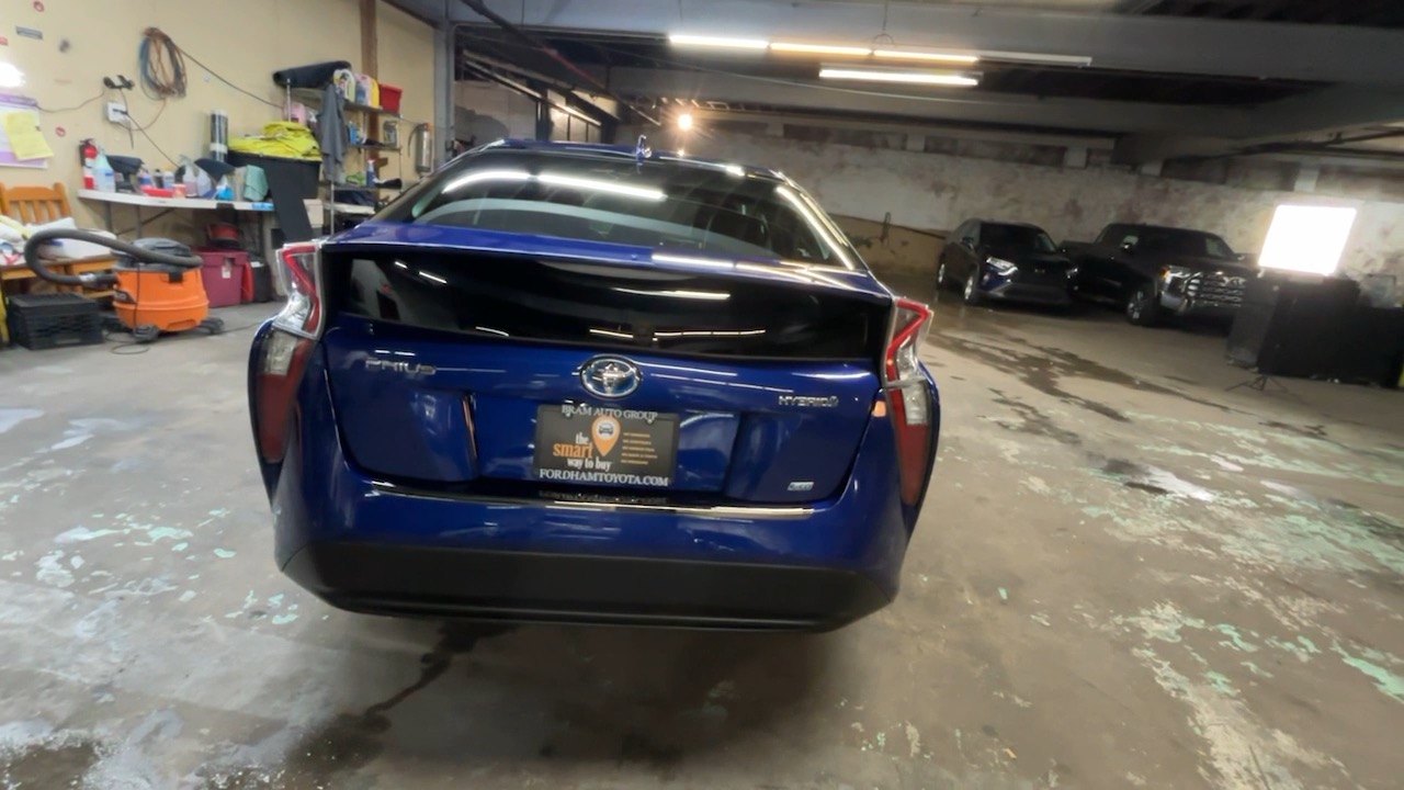 2017 Toyota Prius Three 10