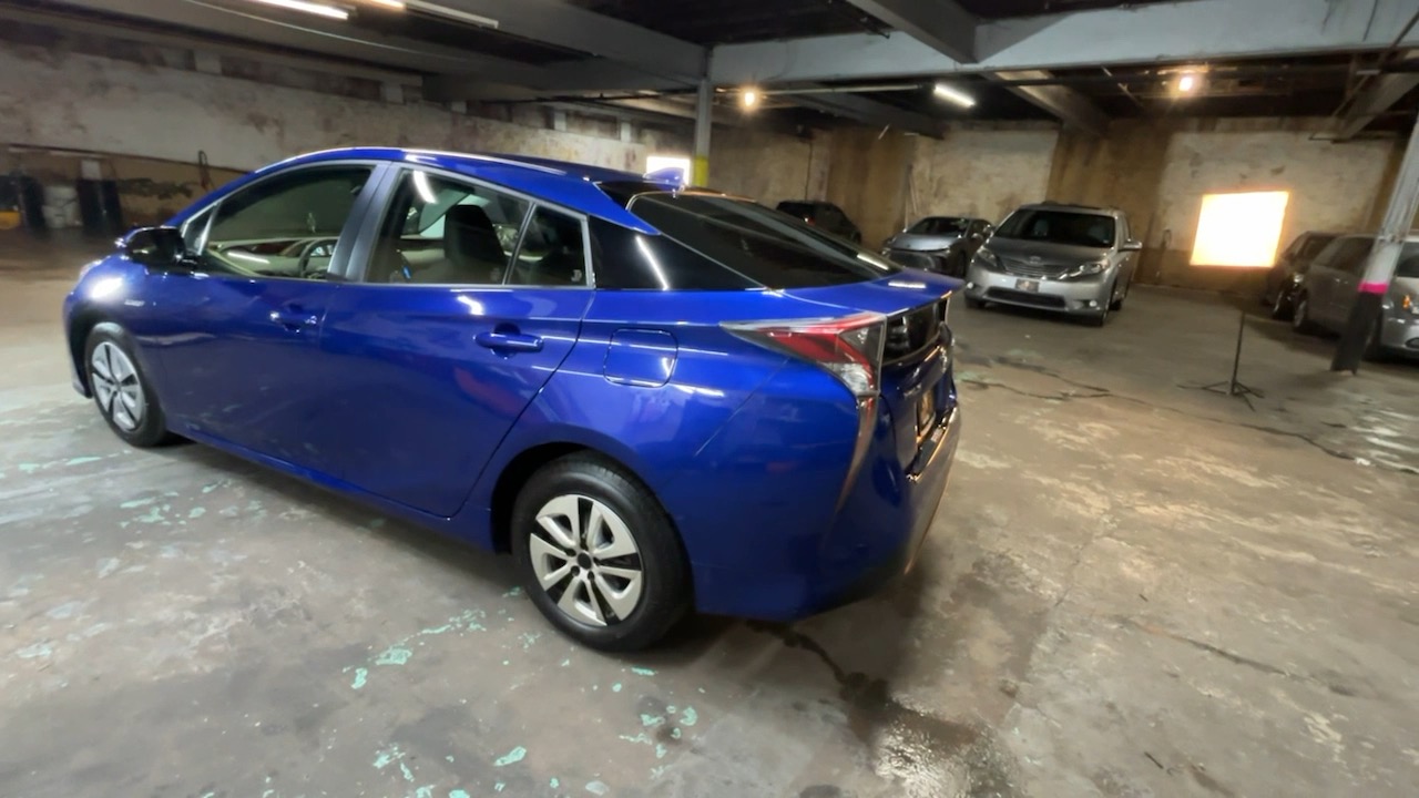 2017 Toyota Prius Three 11