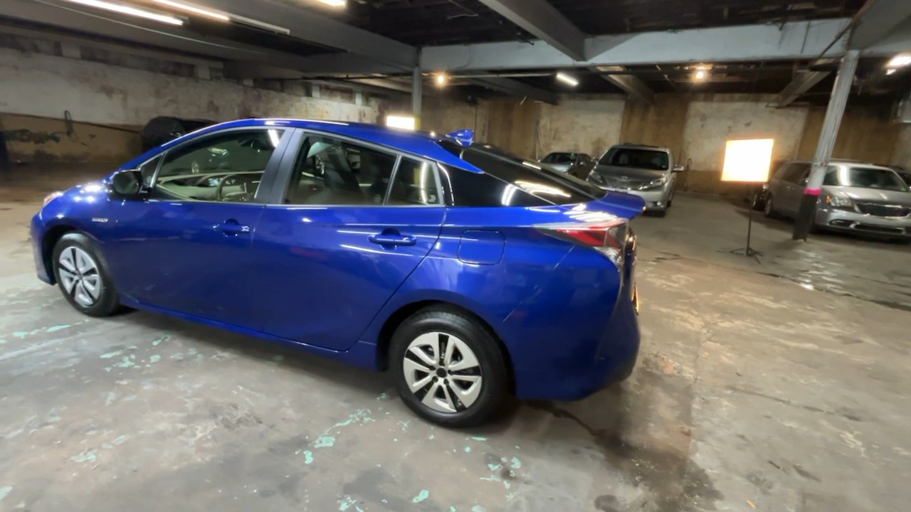 2017 Toyota Prius Three 12