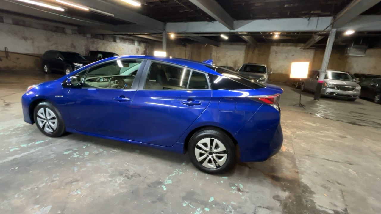 2017 Toyota Prius Three 13