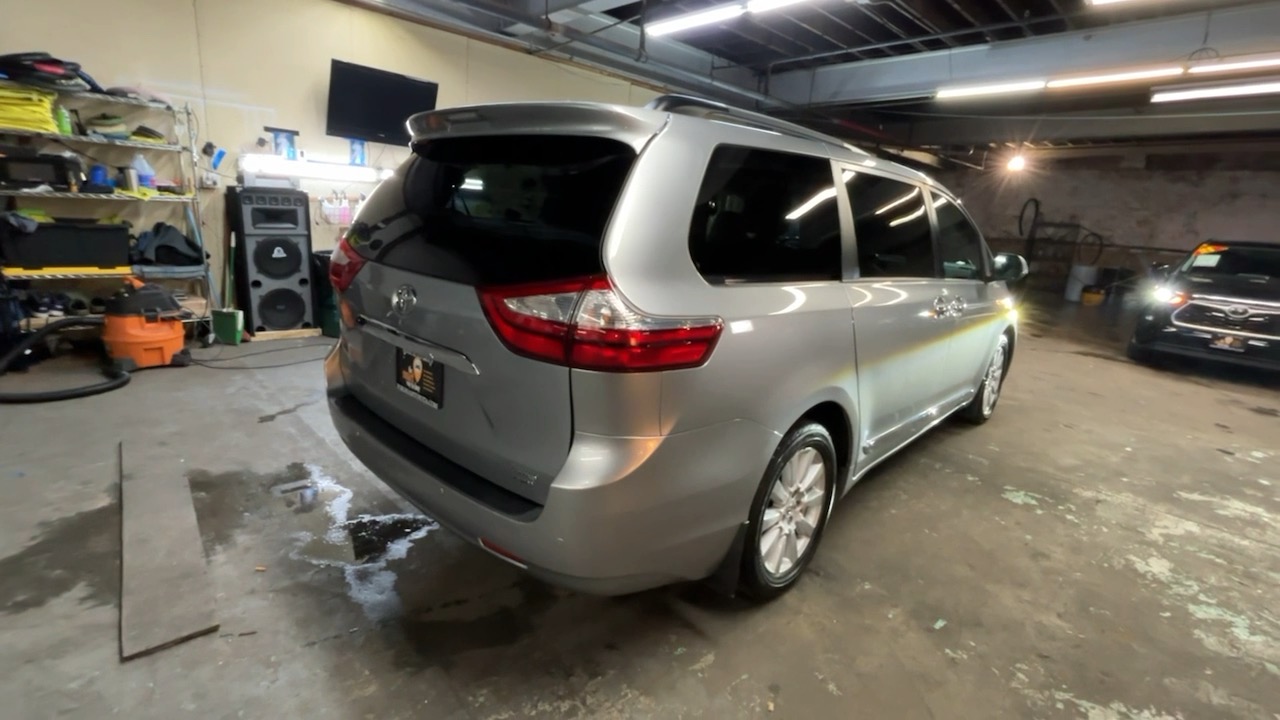 2017 Toyota Sienna Limited Premium 12