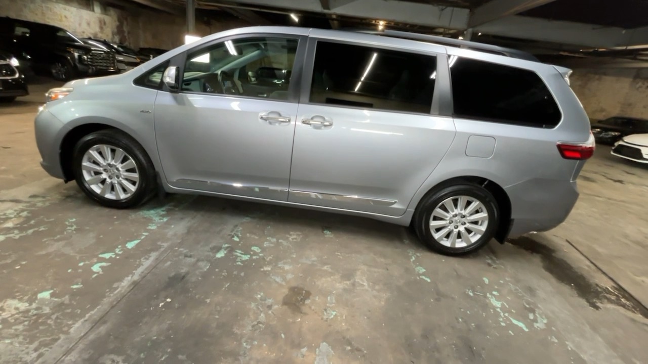 2017 Toyota Sienna Limited Premium 18