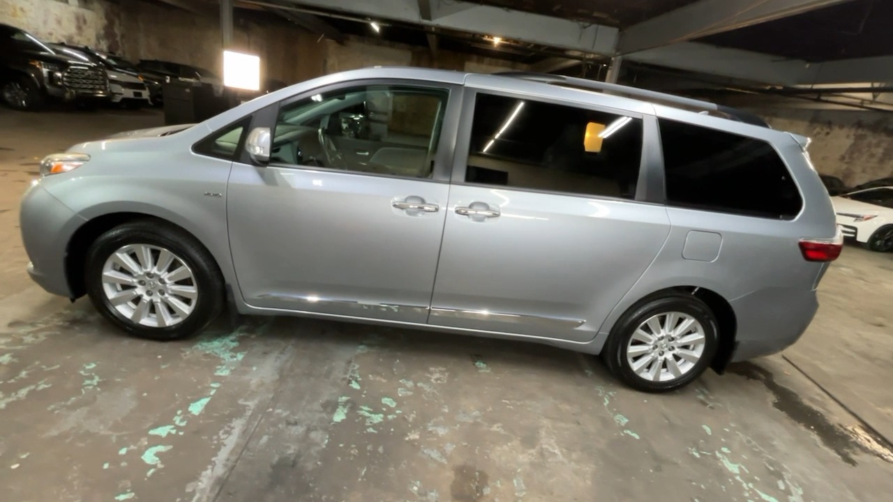 2017 Toyota Sienna Limited Premium 19