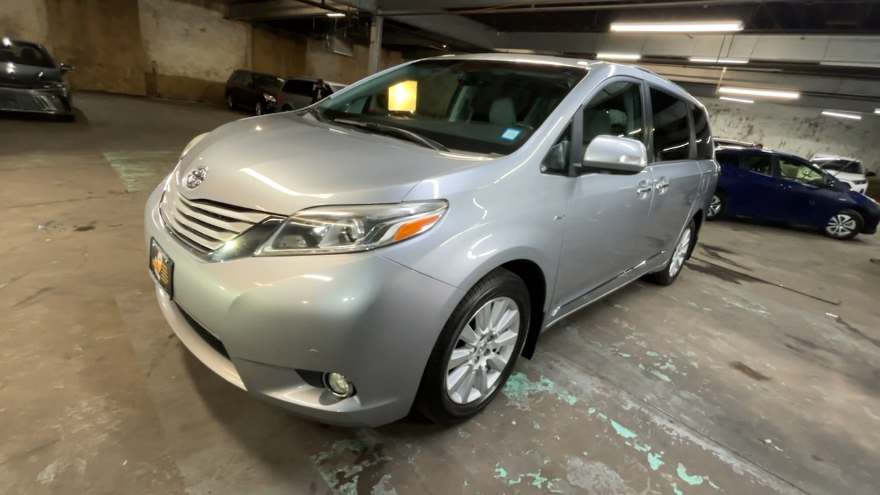 2017 Toyota Sienna Limited Premium 22