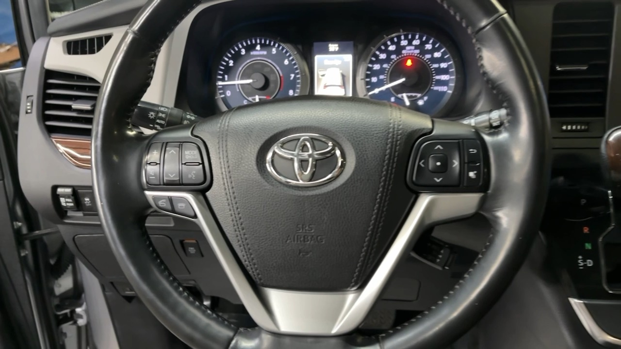 2017 Toyota Sienna Limited Premium 33