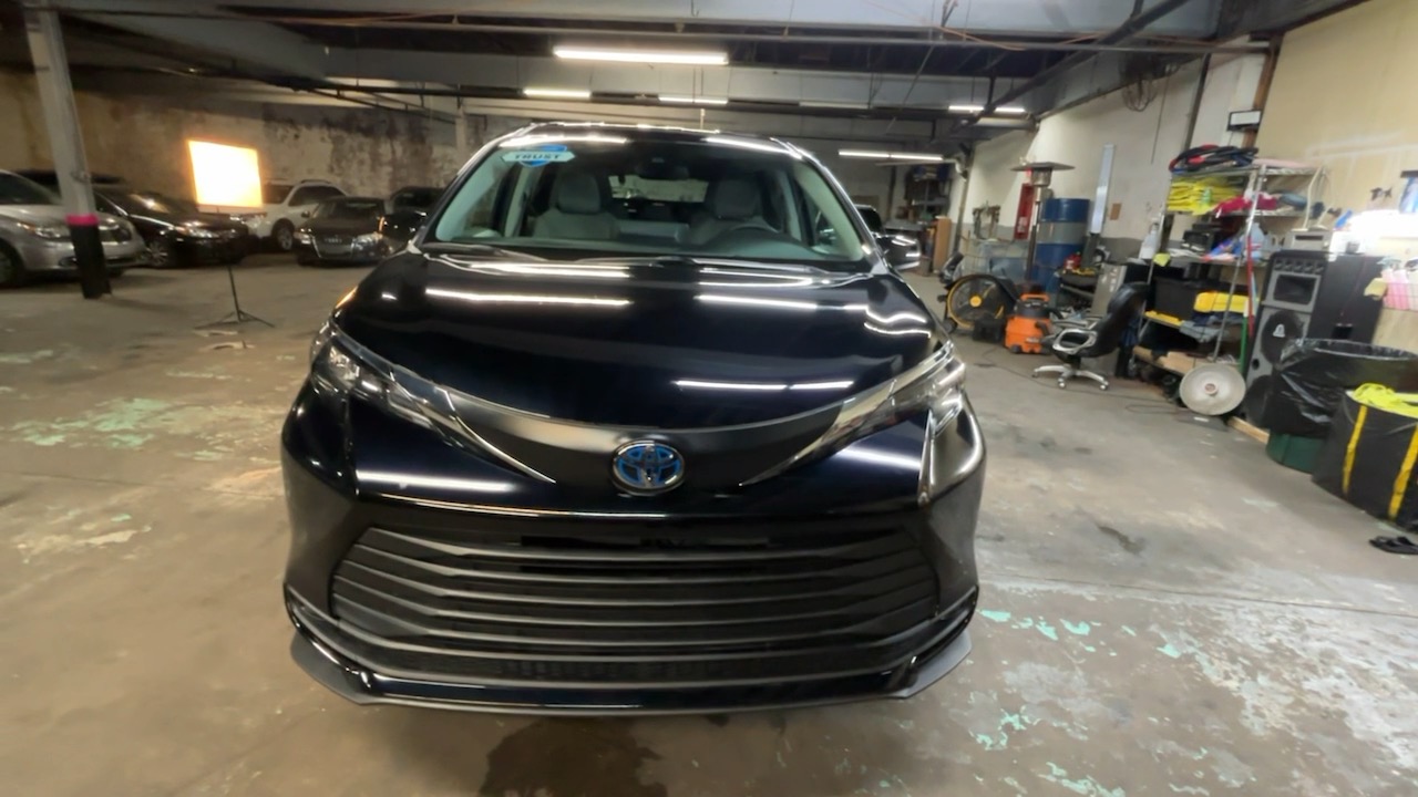 2024 Toyota Sienna LE 20