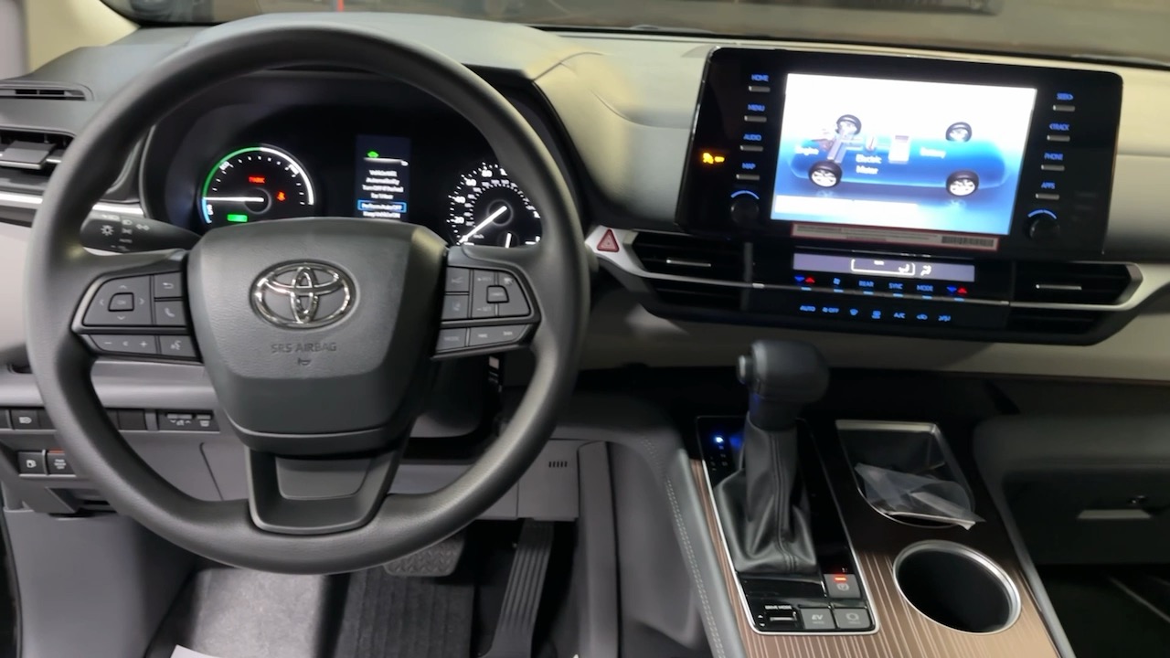 2024 Toyota Sienna LE 28