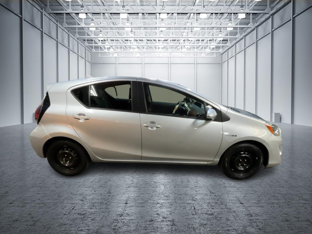 2015 Toyota Prius c Four 7