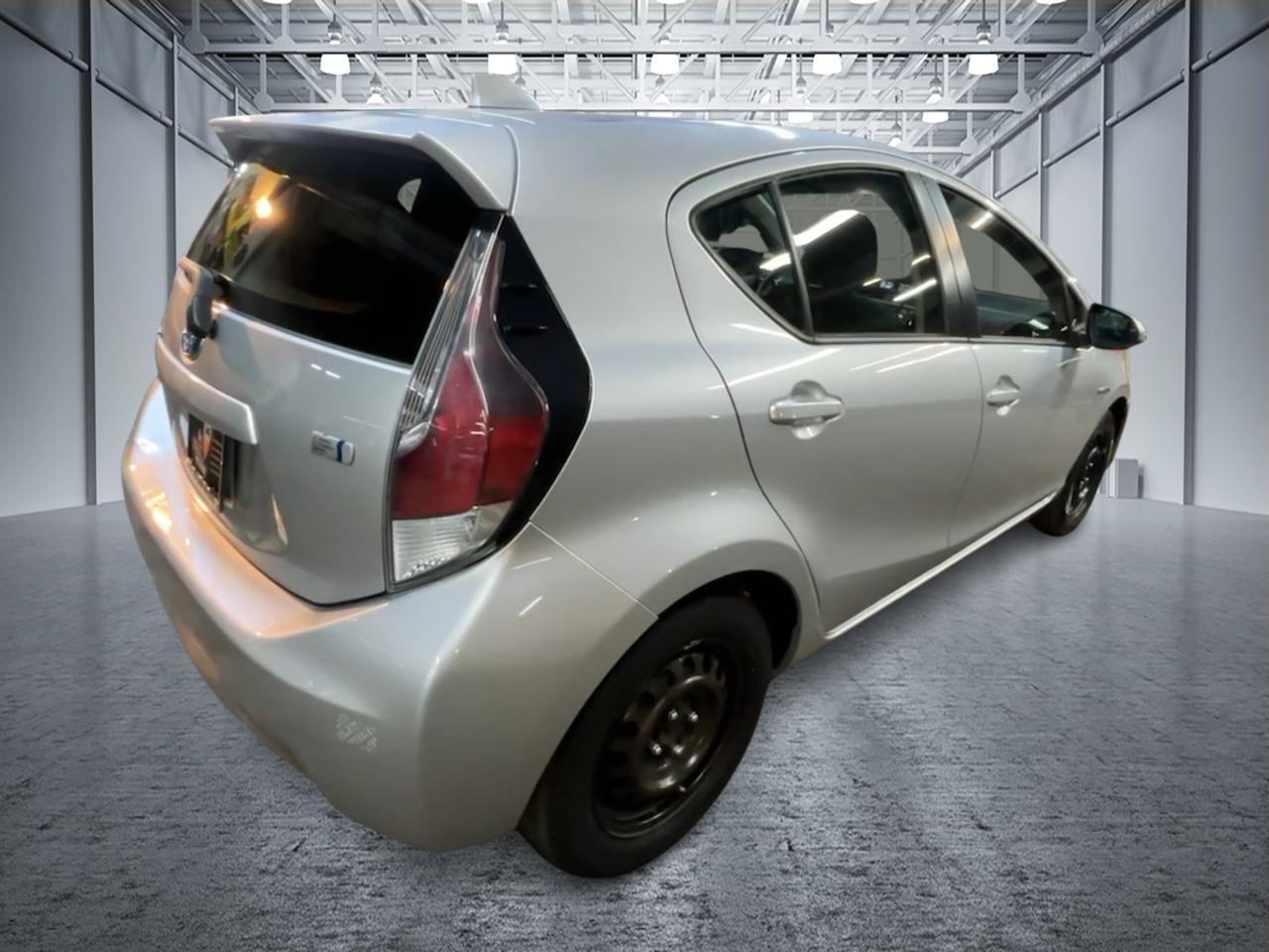 2015 Toyota Prius c Four 8