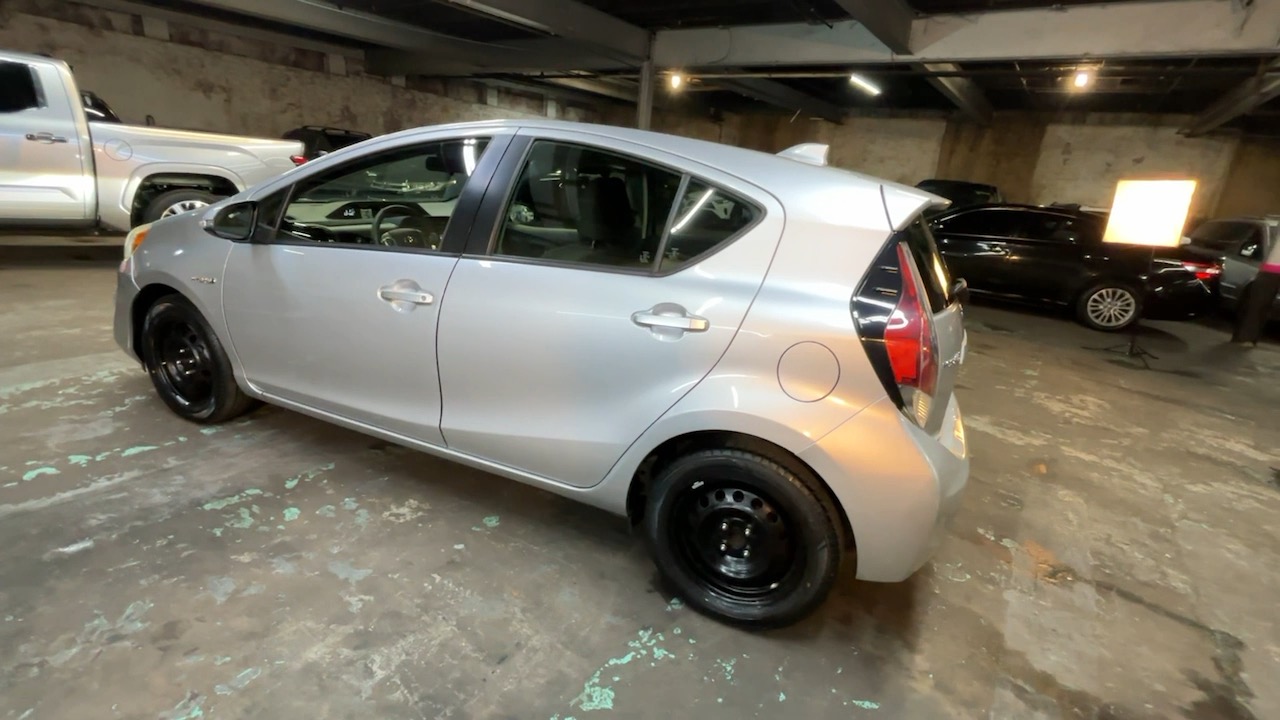 2015 Toyota Prius c Four 13