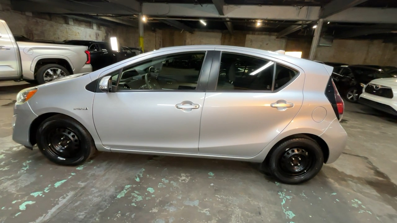 2015 Toyota Prius c Four 14