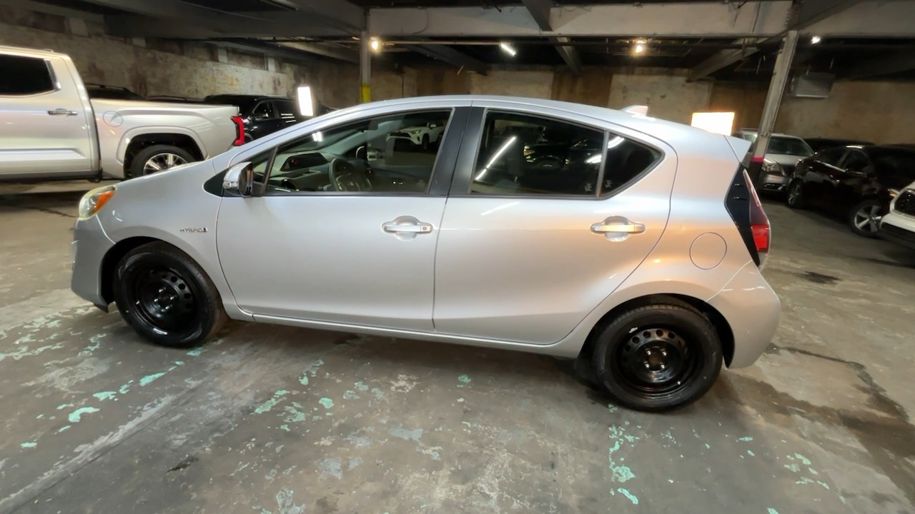 2015 Toyota Prius c Four 15