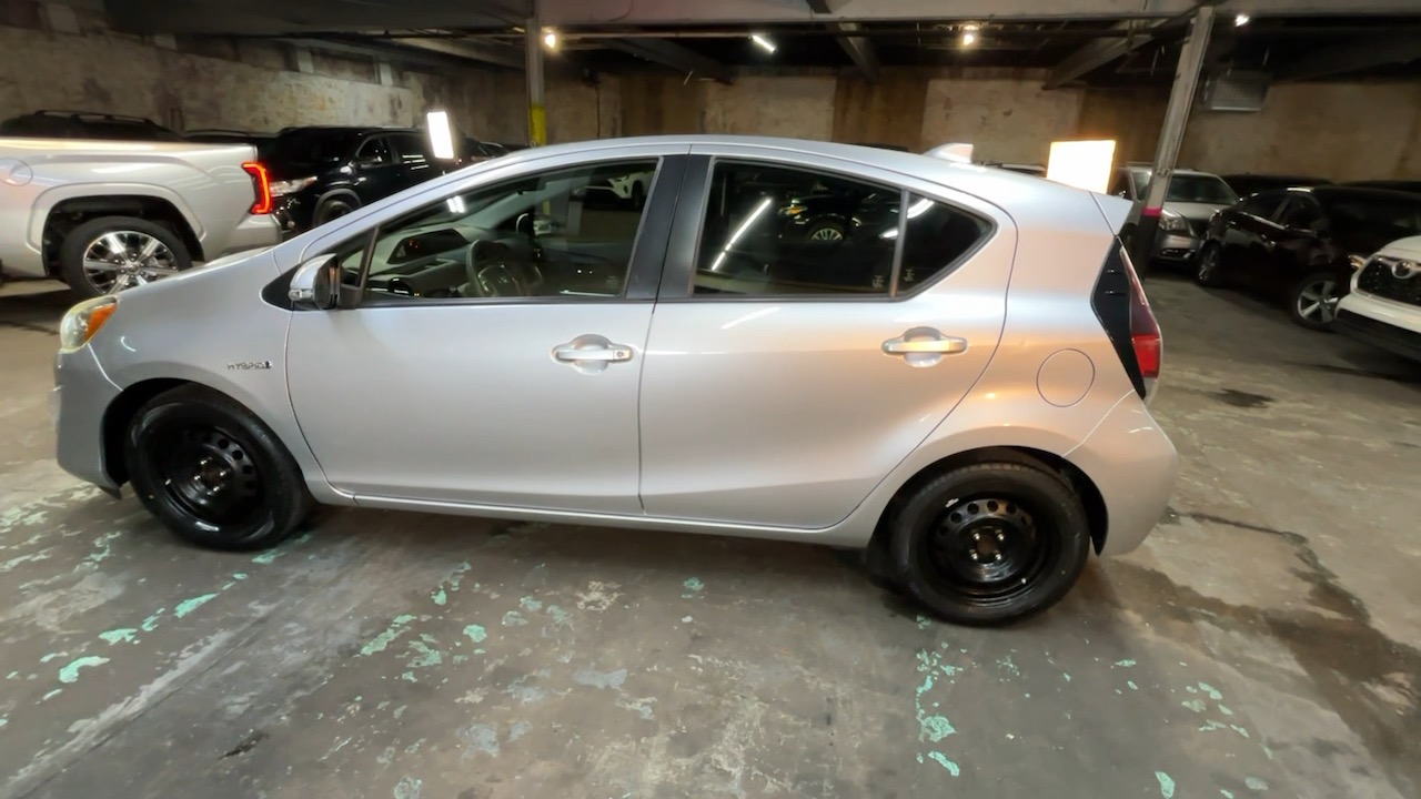 2015 Toyota Prius c Four 16