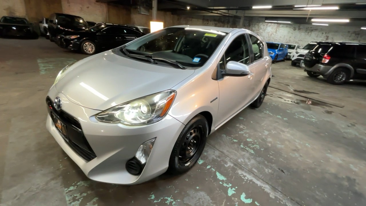 2015 Toyota Prius c Four 21