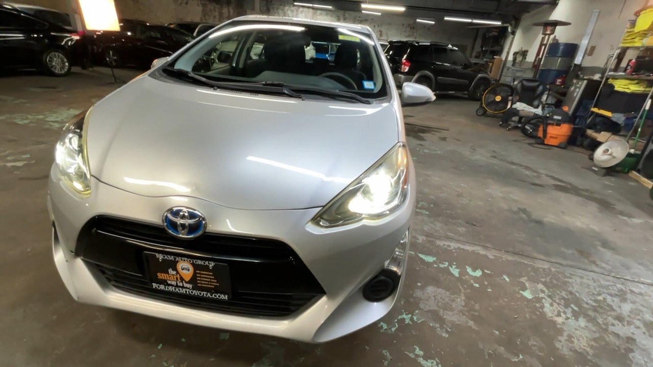 2015 Toyota Prius c Four 23