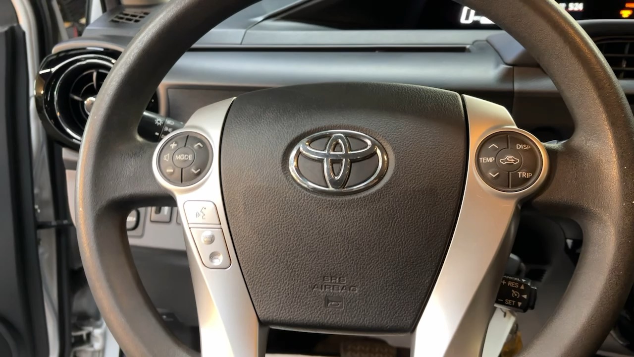 2015 Toyota Prius c Four 32