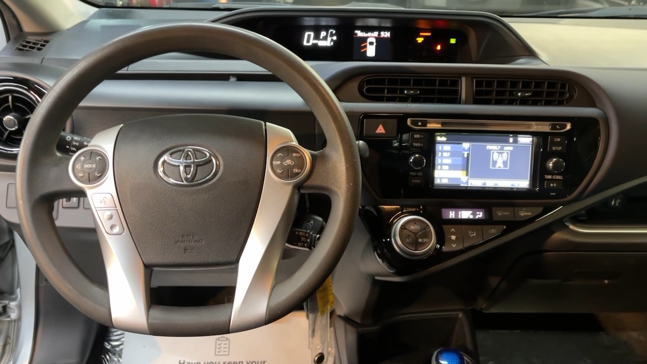 2015 Toyota Prius c Four 33