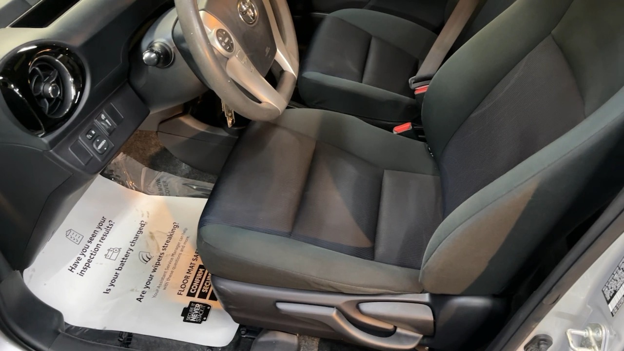 2015 Toyota Prius c Four 37