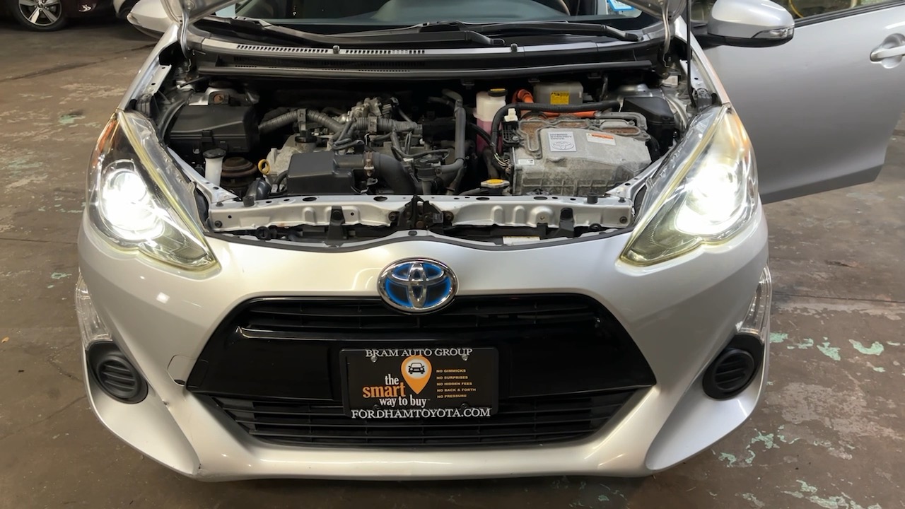 2015 Toyota Prius c Four 43