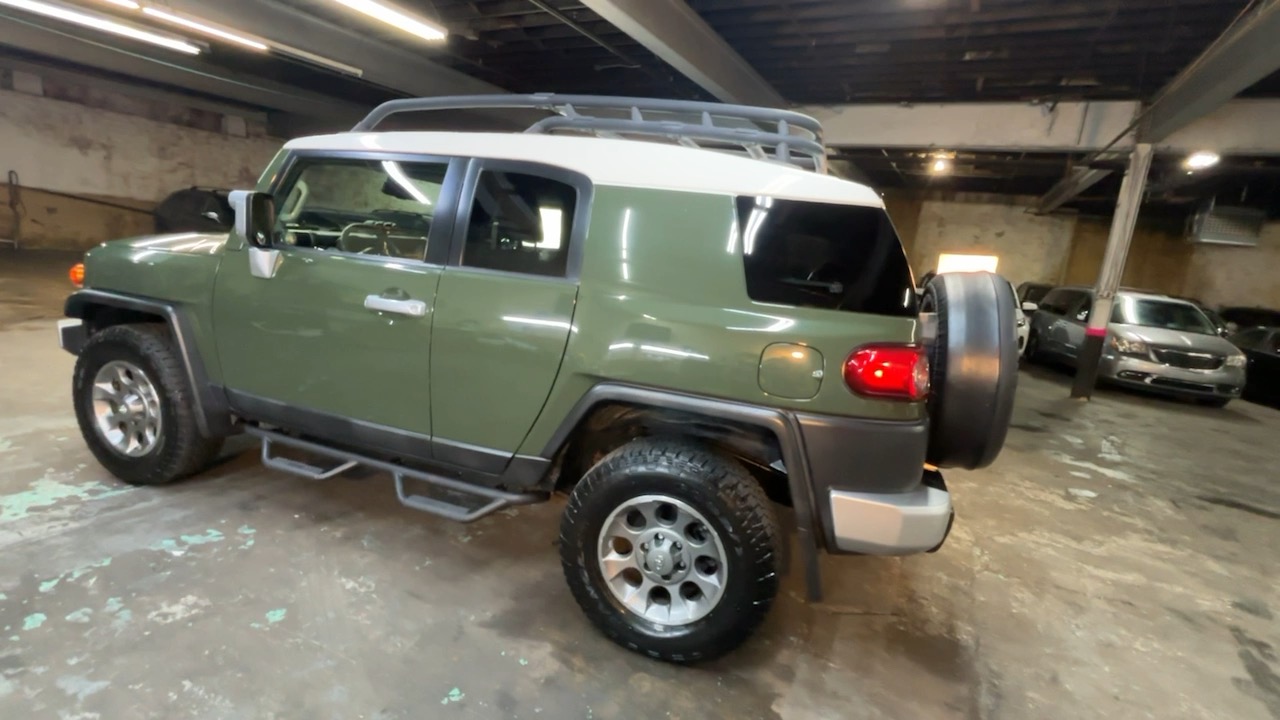 2013 Toyota FJ Cruiser Base 16