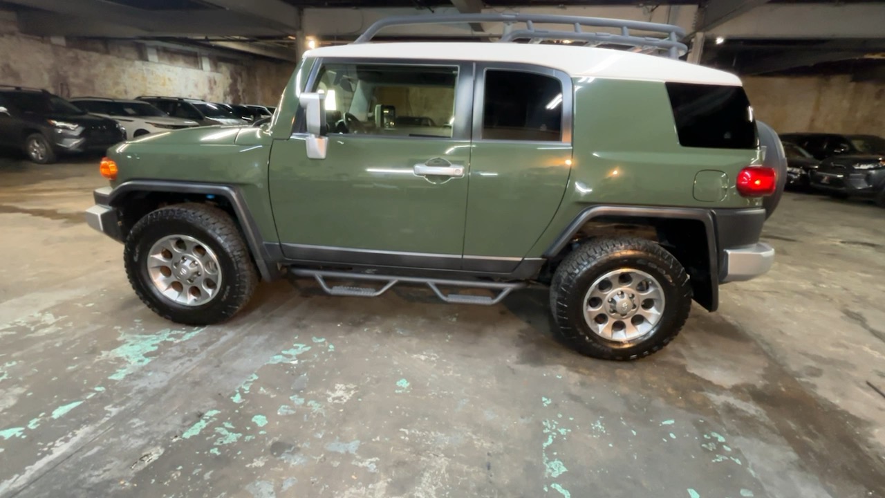 2013 Toyota FJ Cruiser Base 18