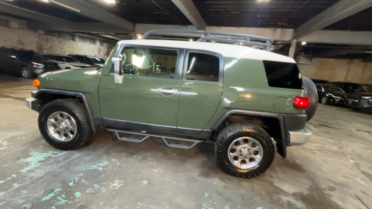 2013 Toyota FJ Cruiser Base 19