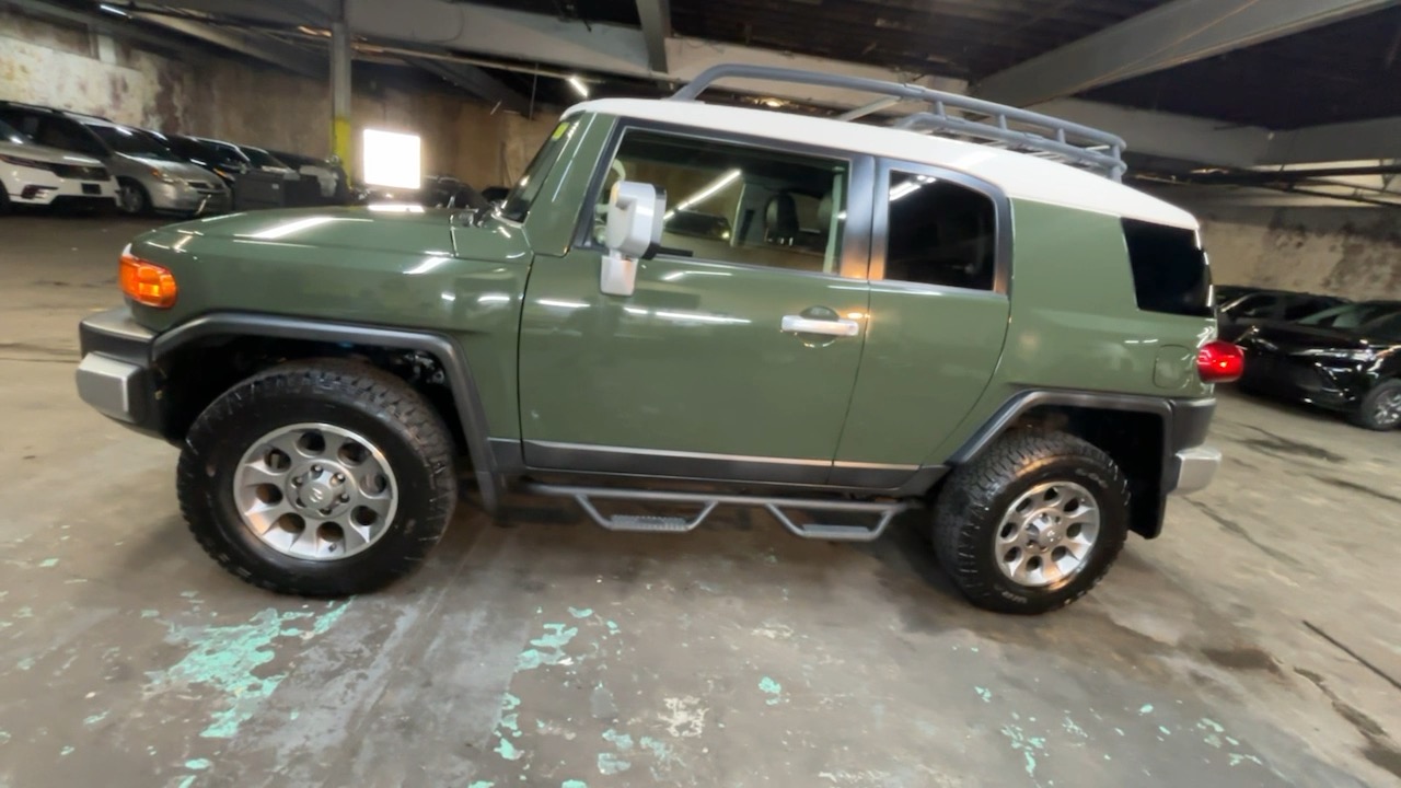 2013 Toyota FJ Cruiser Base 22