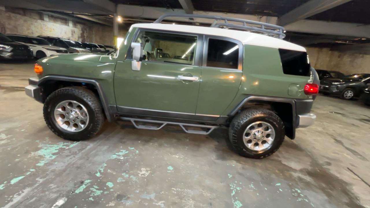 2013 Toyota FJ Cruiser Base 23