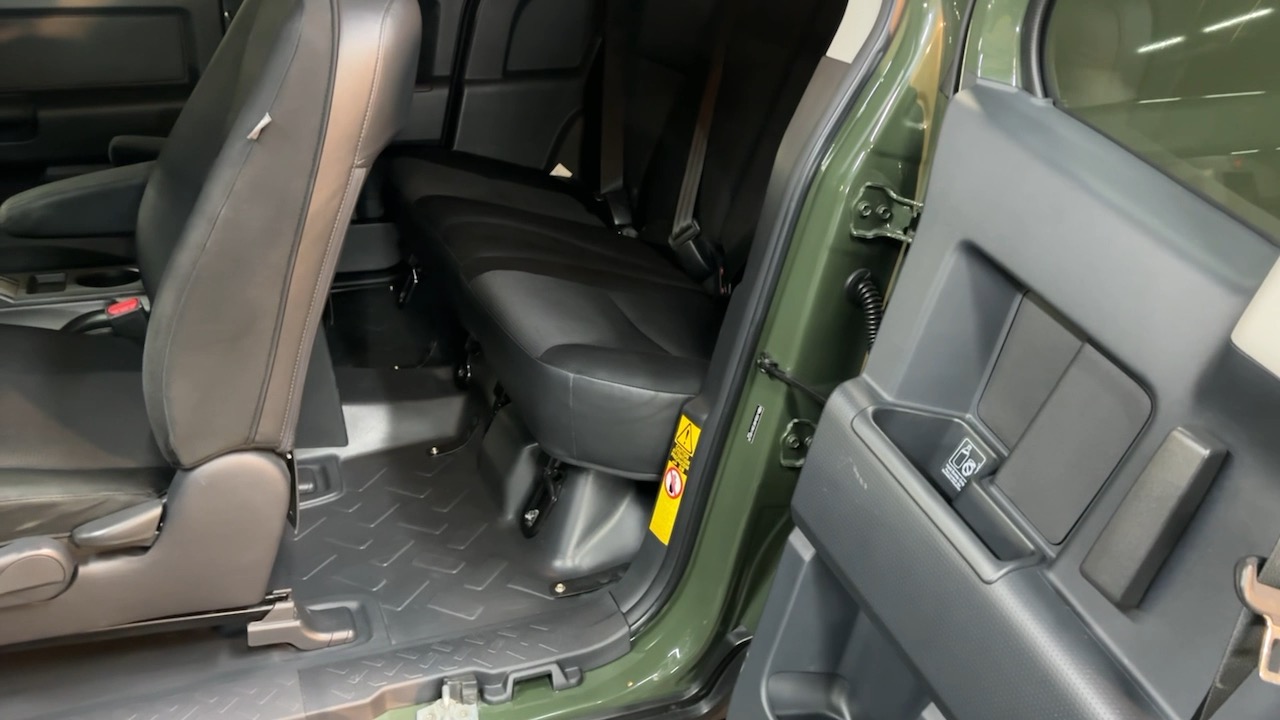 2013 Toyota FJ Cruiser Base 31