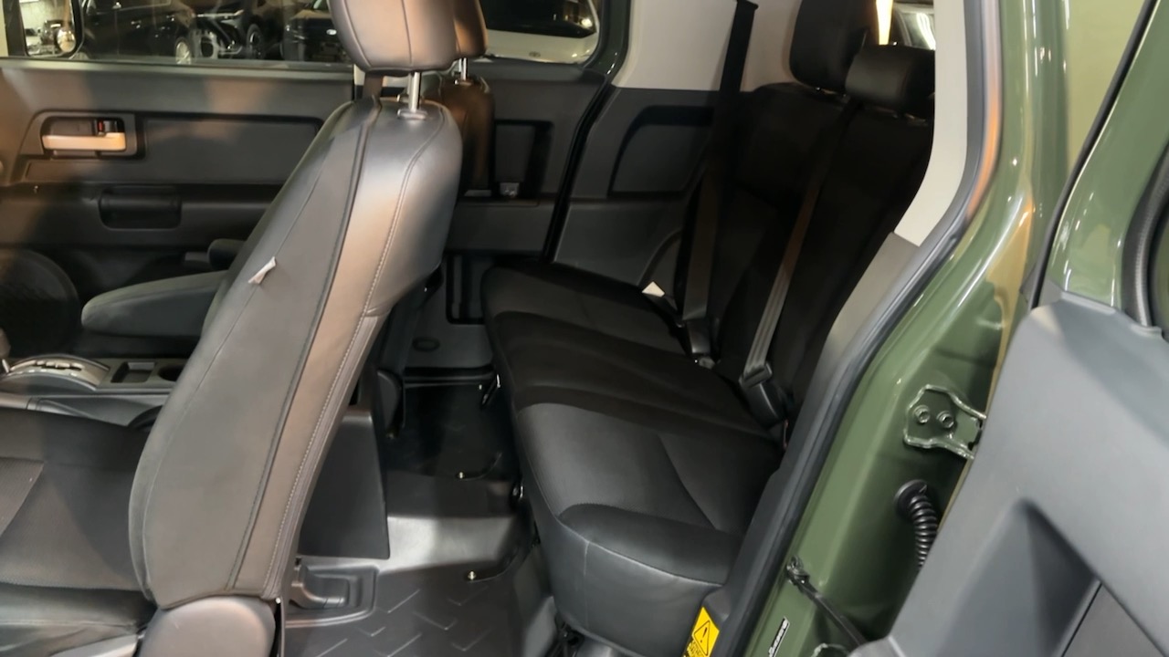 2013 Toyota FJ Cruiser Base 32