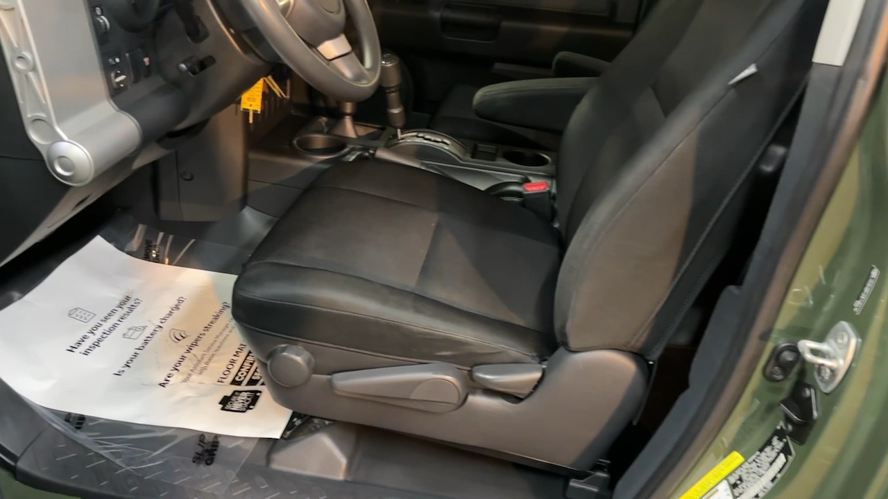 2013 Toyota FJ Cruiser Base 33