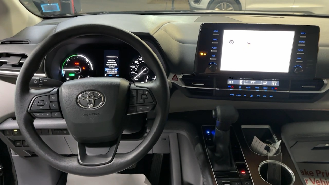 2024 Toyota Sienna LE 30