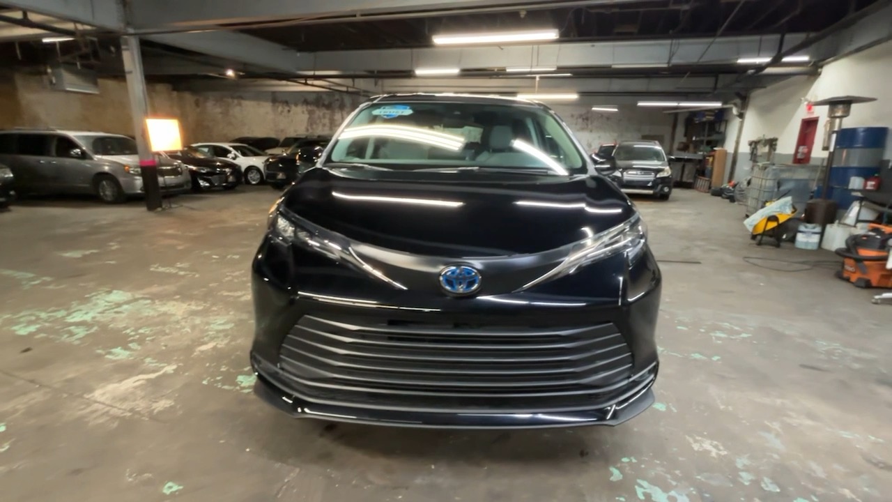 2024 Toyota Sienna LE 19