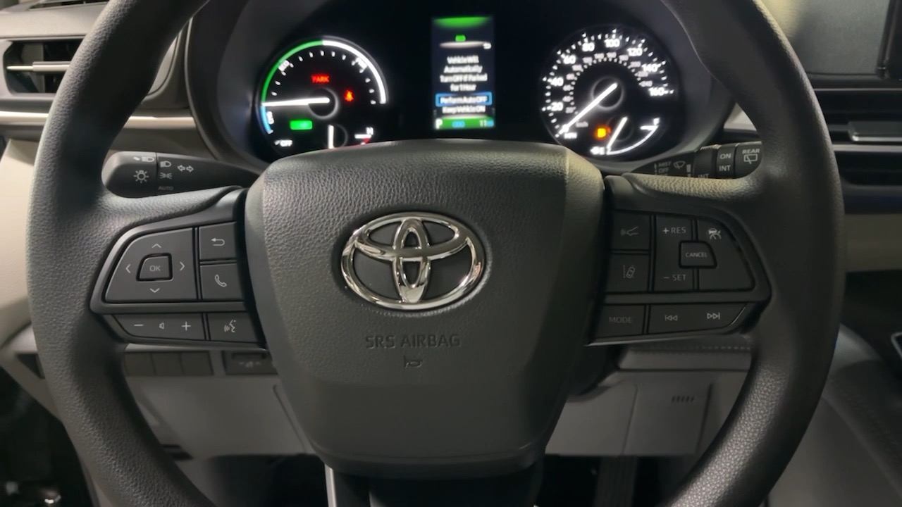 2024 Toyota Sienna LE 26