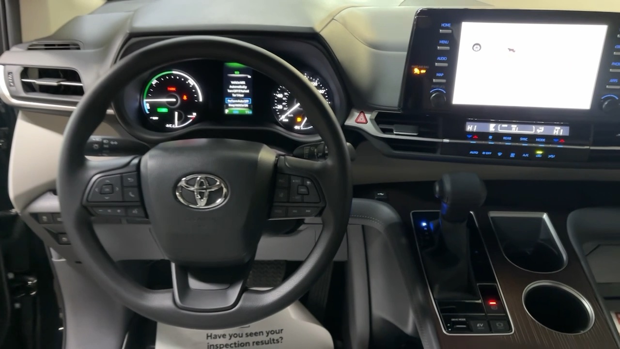 2024 Toyota Sienna LE 28