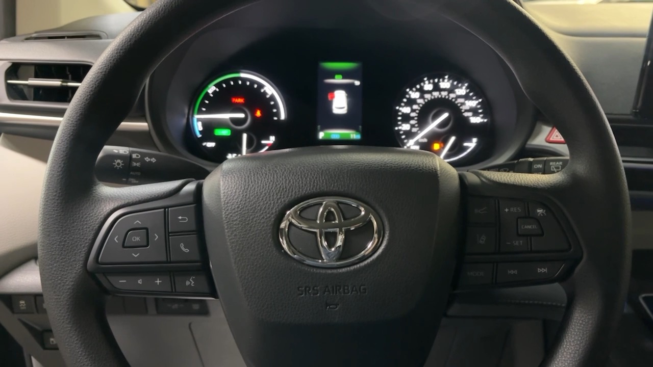 2024 Toyota Sienna LE 35