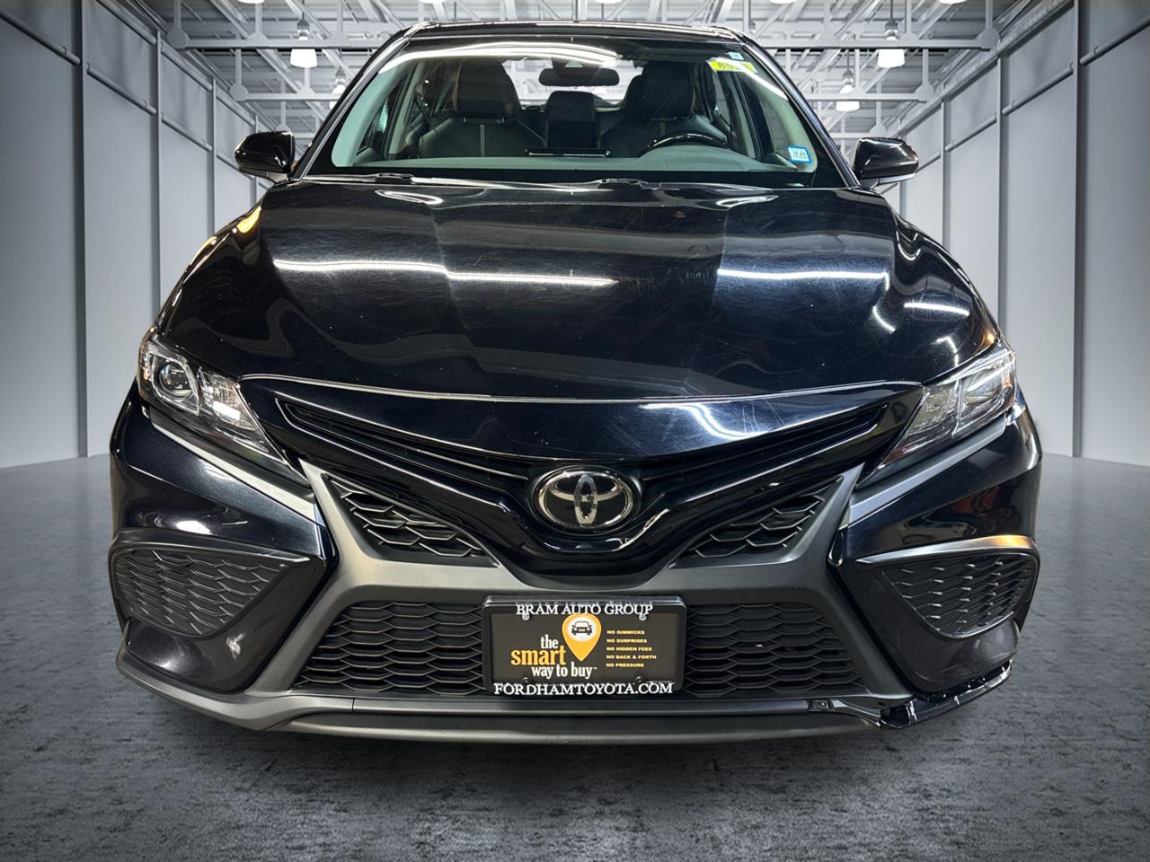 2021 Toyota Camry SE 2