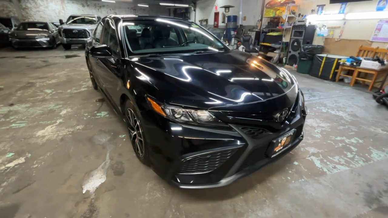 2021 Toyota Camry SE 19