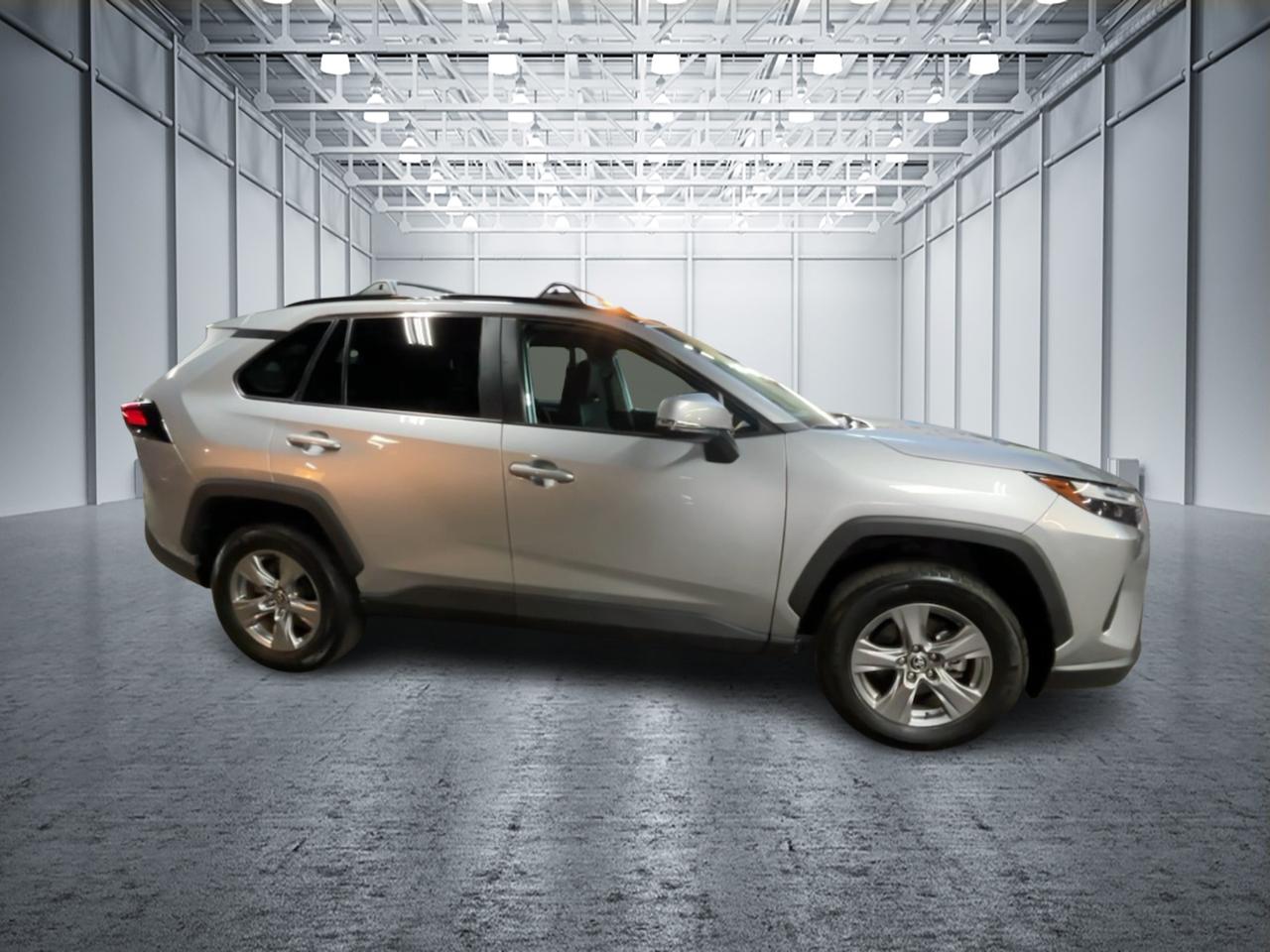 2022 Toyota RAV4 XLE 5