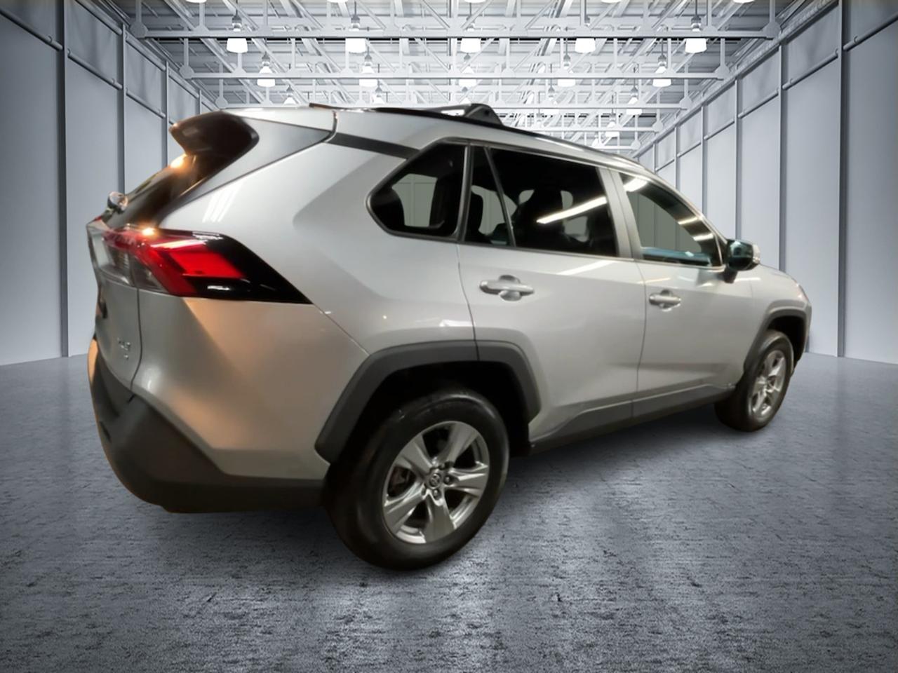 2022 Toyota RAV4 XLE 6