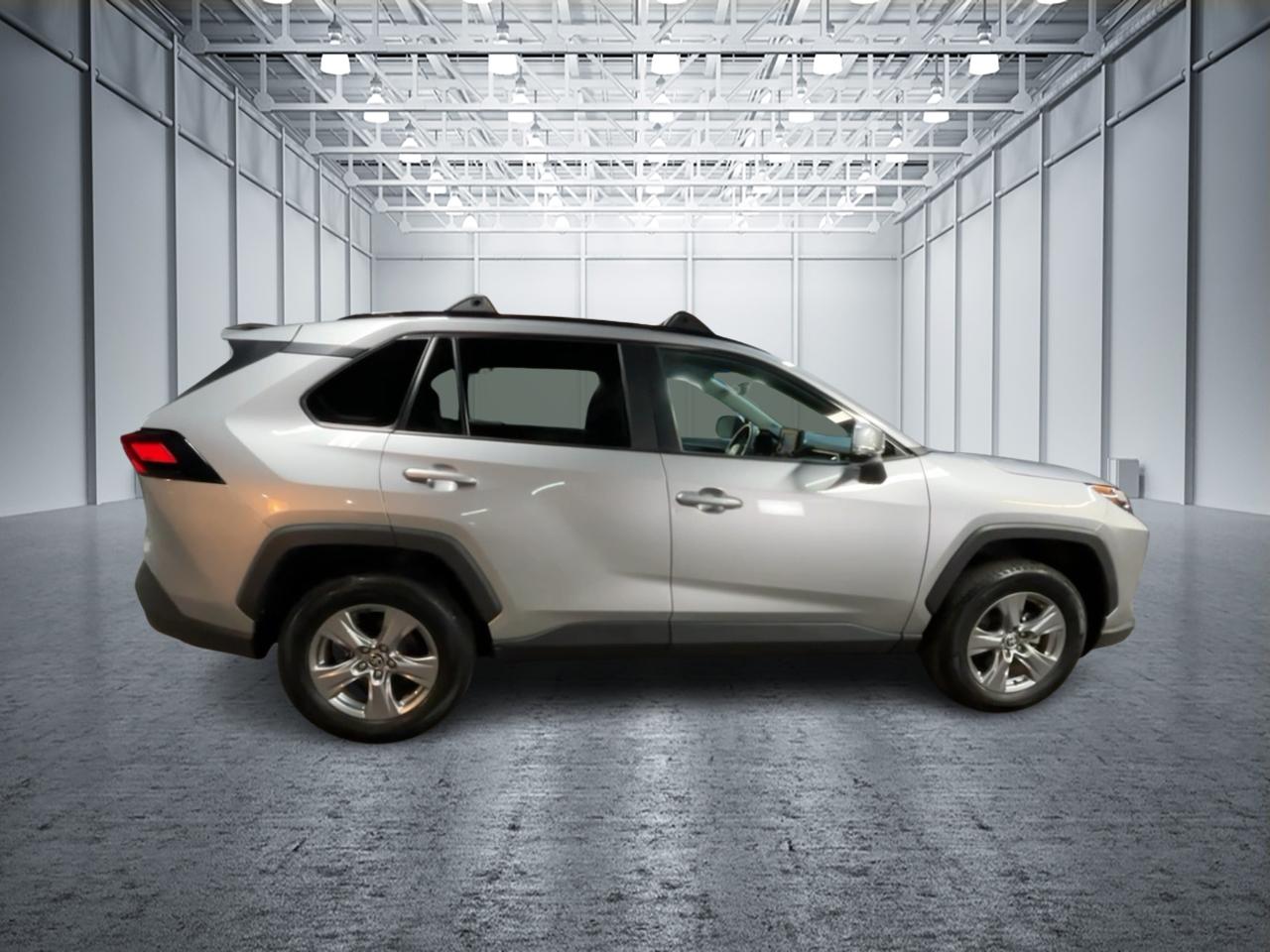 2022 Toyota RAV4 XLE 8