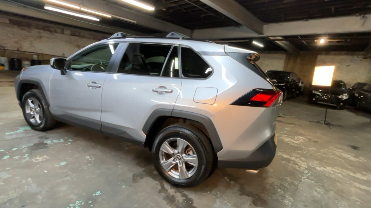 2022 Toyota RAV4 XLE 16