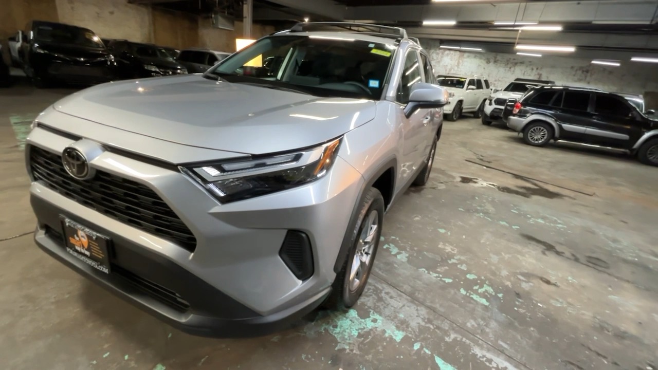 2022 Toyota RAV4 XLE 19