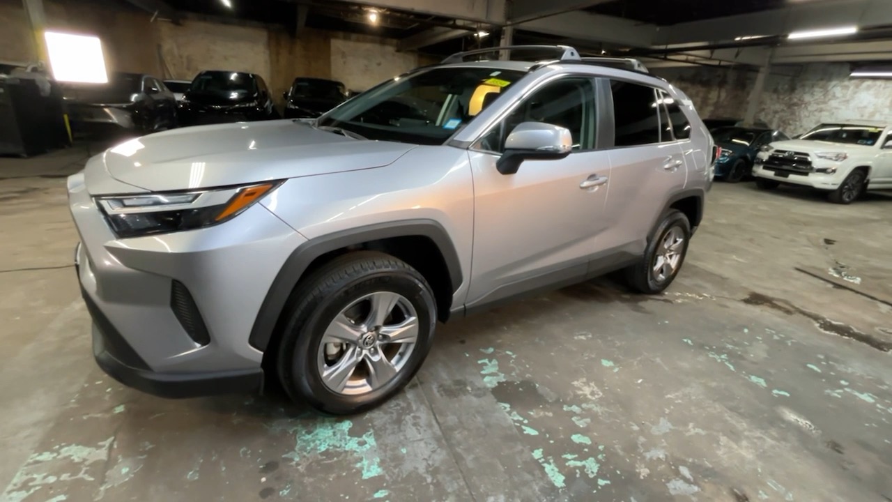 2022 Toyota RAV4 XLE 21