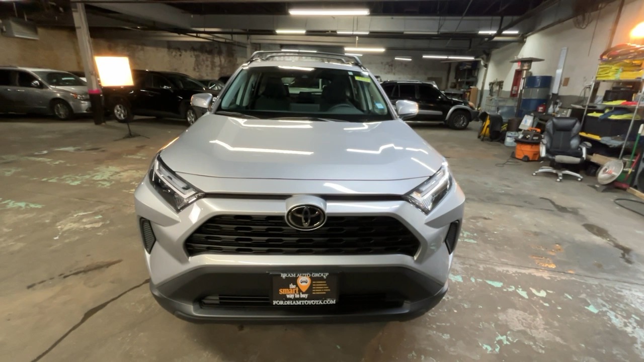 2022 Toyota RAV4 XLE 22