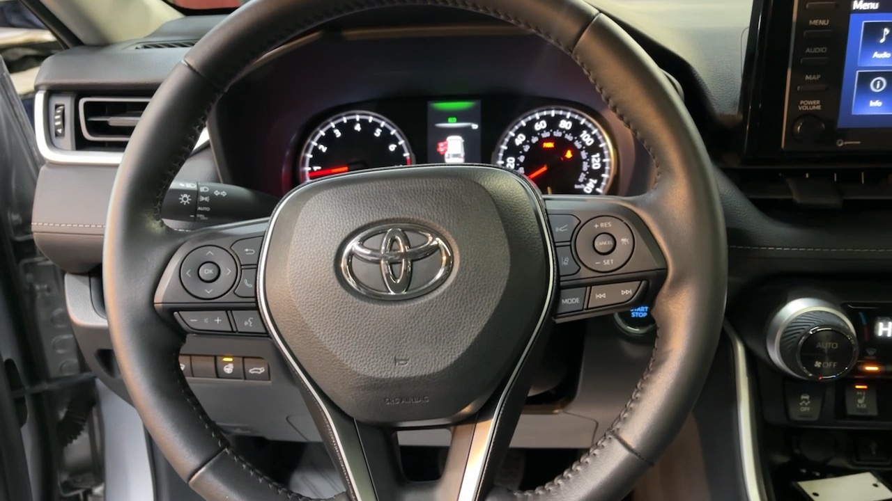 2022 Toyota RAV4 XLE 30