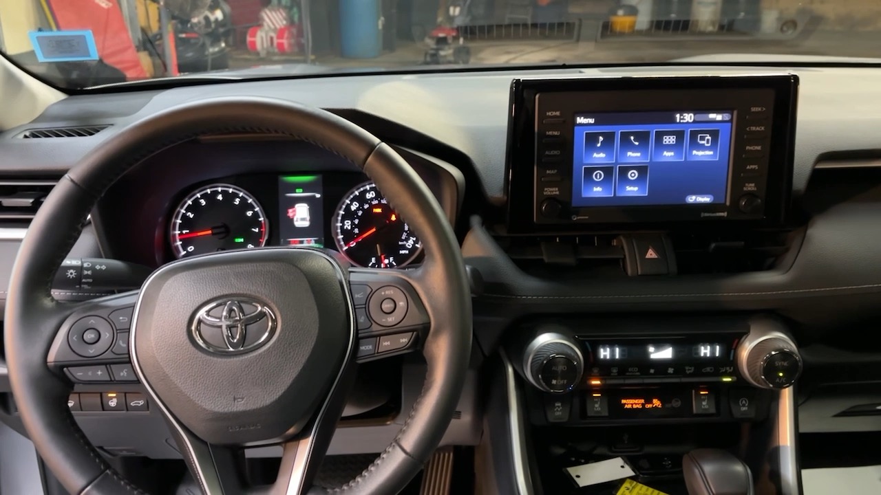 2022 Toyota RAV4 XLE 32