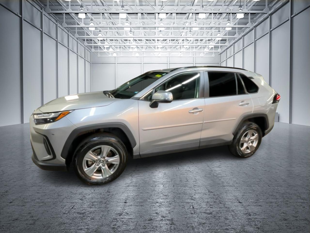 2022 Toyota RAV4 XLE 5