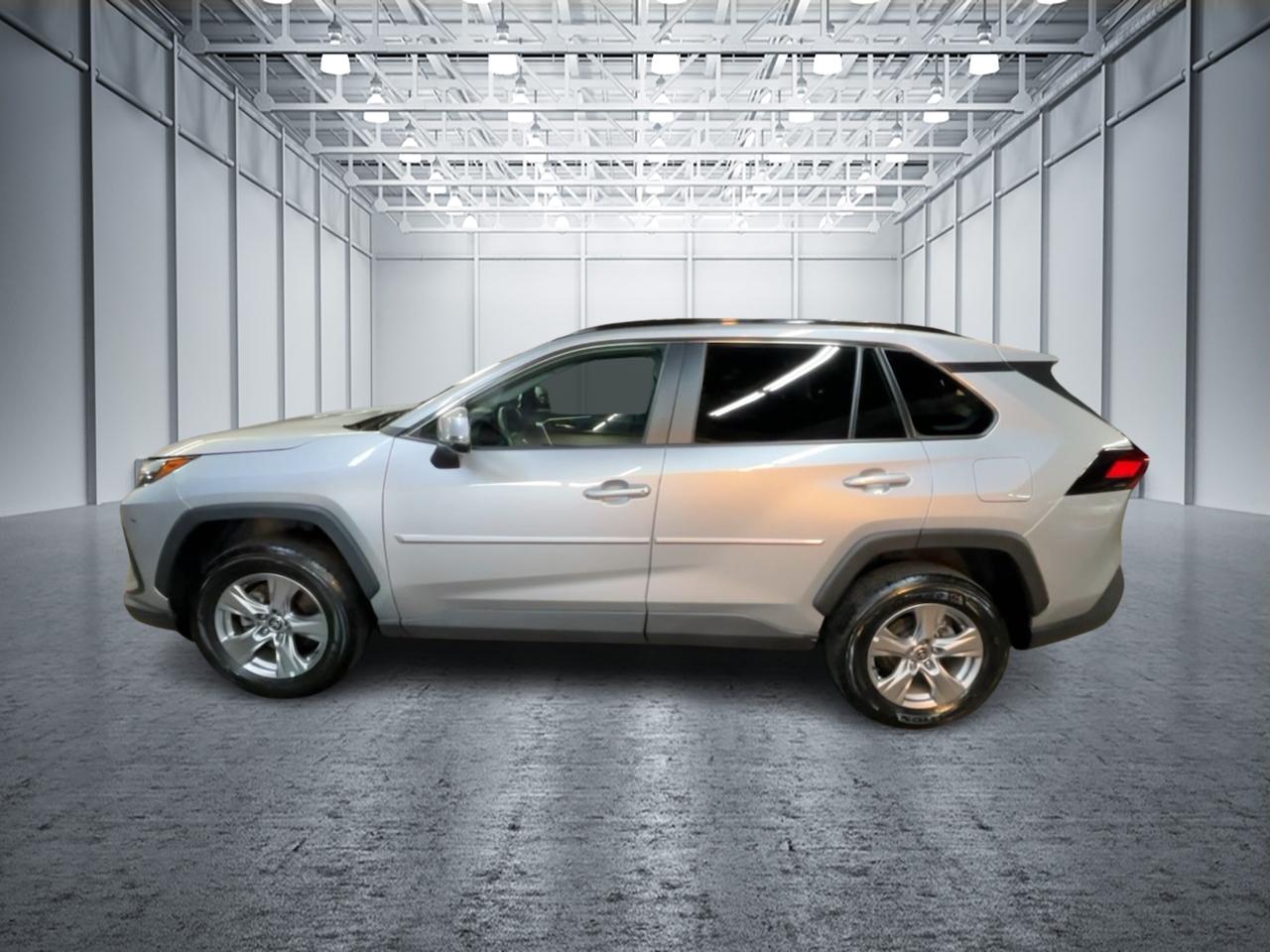 2022 Toyota RAV4 XLE 8